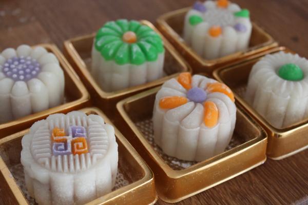 Image for event: Teen Culture Club at the Asian Pacific Resource Center: Mid-Autumn Festival Mooncake Workshop
